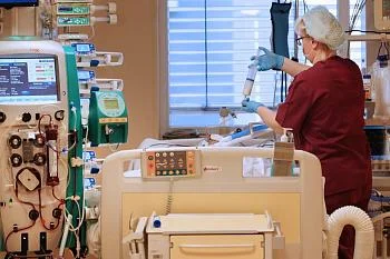 Калининградские врачи впервые провели уникальную операцию с пробуждением