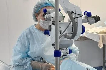 В отделении микрохирургии глаза областной больницы провели первую операция с помощью нового оборудования