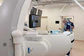 В онкоцентре Калининградской области начали проводить уникальные исследования с помощью ангиографа 