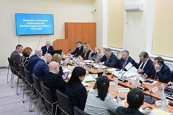 На выездном заседании областного правительства обсудили вопросы развития Славского муниципального округа