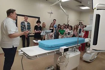 Калининградские школьники посетили онкоцентр