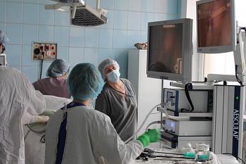 В Областной клинической больнице впервые проведена лапароскопическая операция с 3D-визуализацией